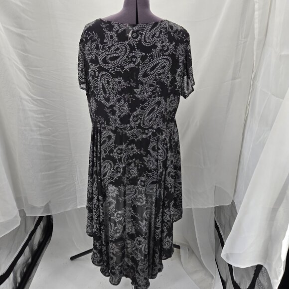 Torrid Asymmetrical Black and White Tunic - Picture 3 of 6